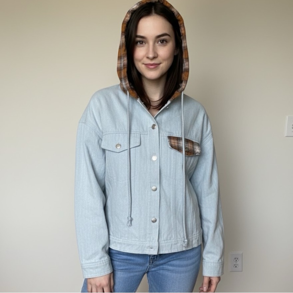 POL Mystery! Leather Patch Large PTP 21” Light Wash Plaid Jean Jacket